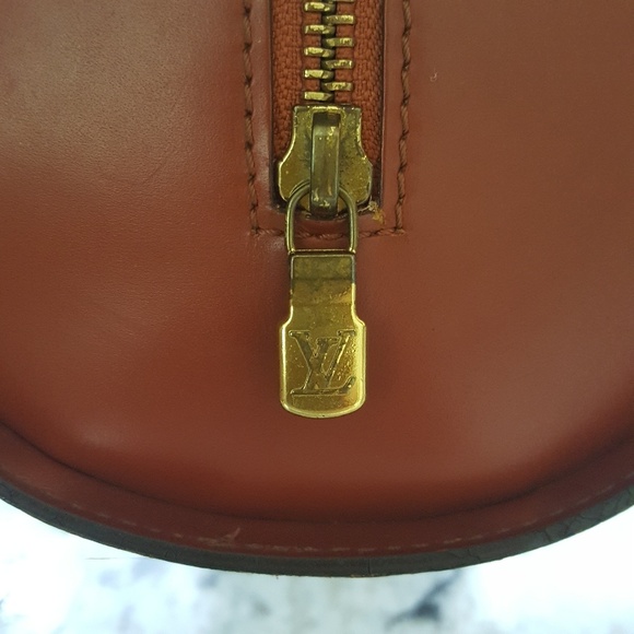 ✔💯Authentic Louis Vuitton Epi Soufflot Hand Bag - Picture 7 of 10